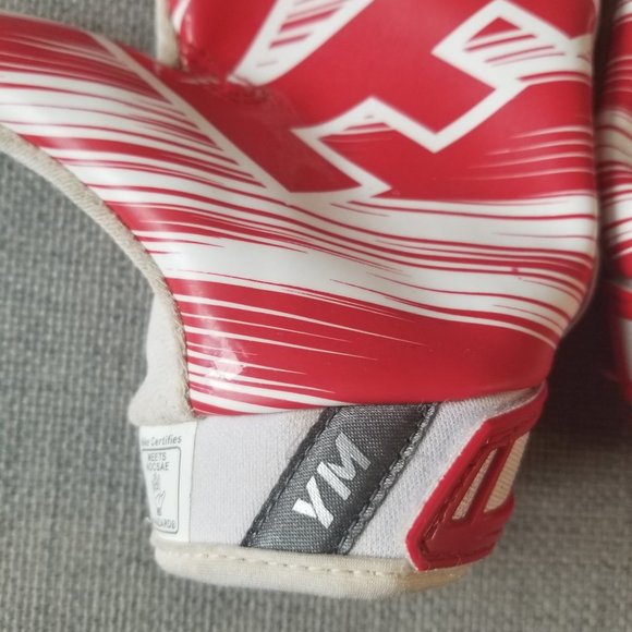 Nike Medium YOUTH Football gloves  🏈 - Picture 2 of 6